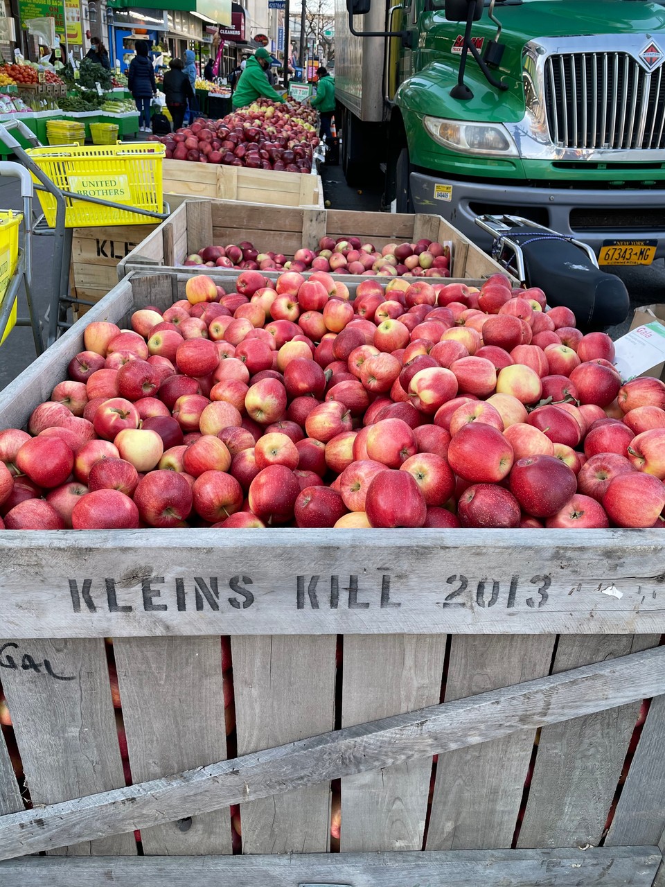 kleins-kill-astoria-apples